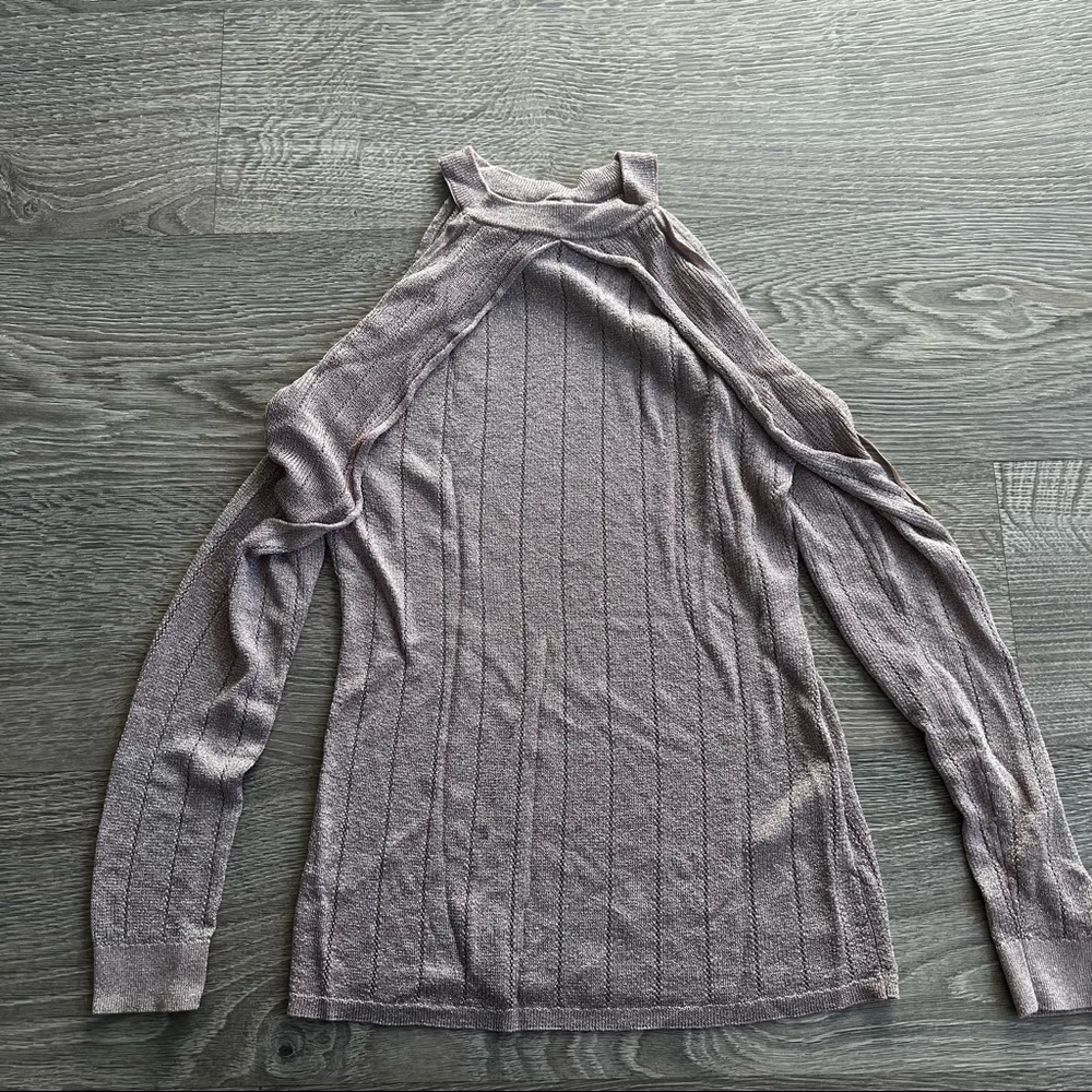 💚4 for $30💚 LIKE NEW! Guess Champagne Cold Shoulder Knitted Top